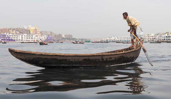 Boat capsizes in Buriganga, 5 missing