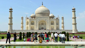 Bangladeshi tourists boom in India