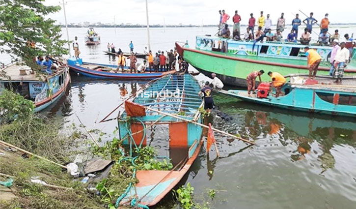 ৪০ ঘণ্টা পর উদ্ধার সেই ডুবে যাওয়া নৌকা