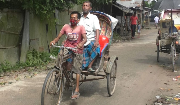 প্রতিবন্ধী হয়েও নয়ন হার মানেনি 