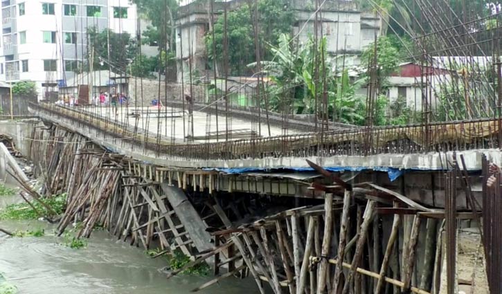 নির্মাণাধীন সেতু দেবে যাওয়ার ঘটনায় তিন প্রকৌশলী বরখাস্ত