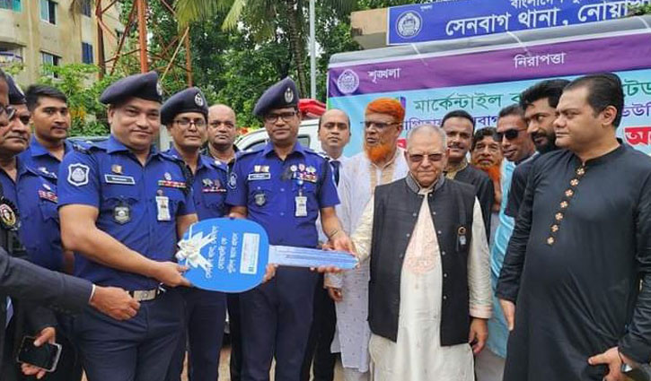 সেনবাগ থানাকে পুলিশ ভ্যান উপহার দিল মার্কেন্টাইল ব্যাংক