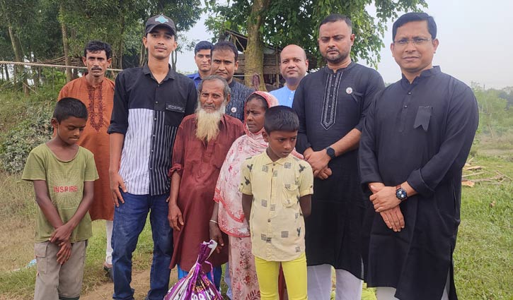 রাইজিংবিডিতে সংবাদ প্রকাশের পর বাড়ি ও নৌকা পেলেন সেই রাশেদা