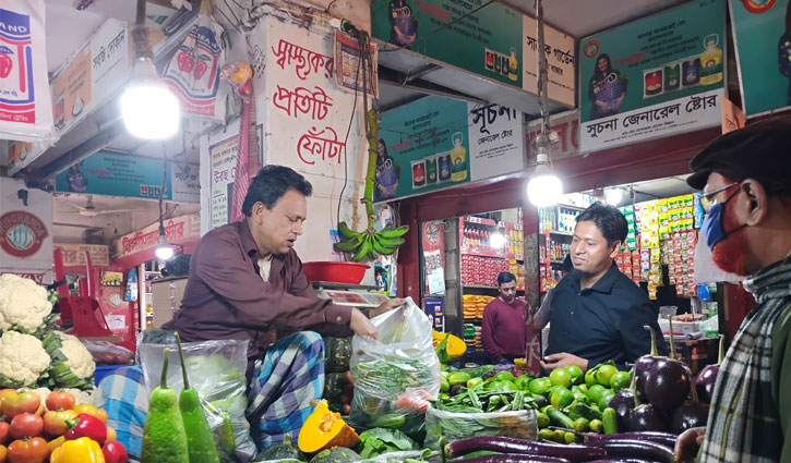 ভরা মৌসুমেও সবজির দাম চড়া