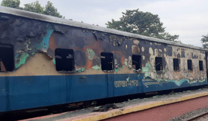 Train set on fire in Tejgaon, 4 killed