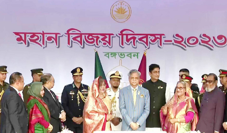 Prime Minister attends Victory Day reception at Bangabhaban