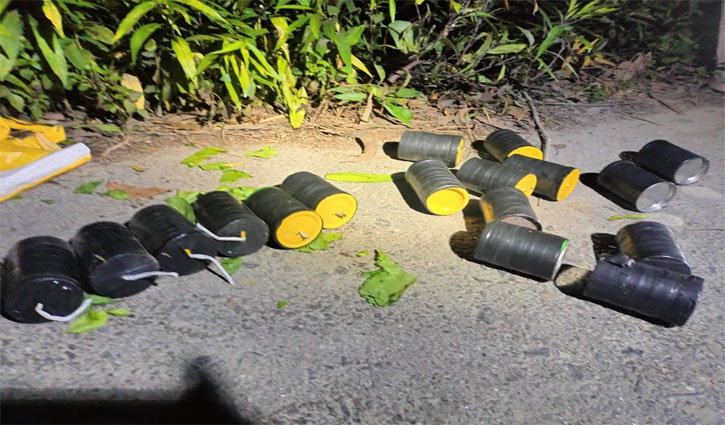 18 hand-bombs recovered in Satkhira