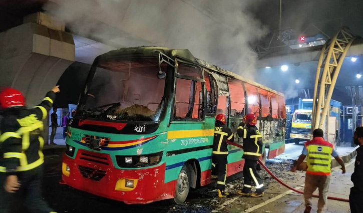 Bus set on fire in Gulistan