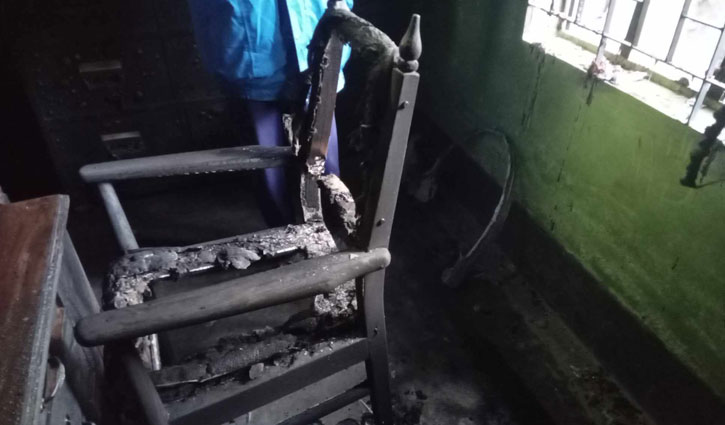 Four polling centres torched in Rajshahi