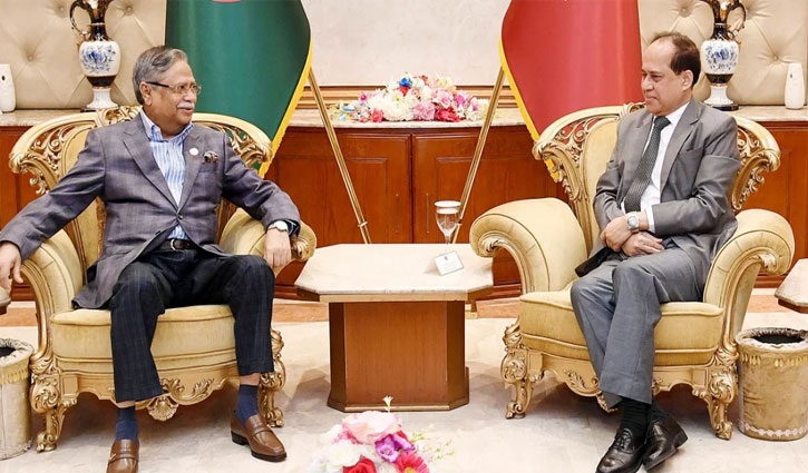 CEC meets President at Bangabhaban