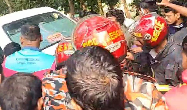 3 killed as covered van hits auto-rickshaw in Habiganj