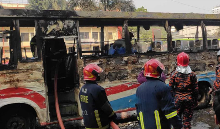 Passenger bus set ablaze in Gulistan