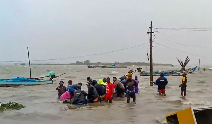 Cyclone Michaung to make landfall in Andhra soon, 8 dead in Chennai