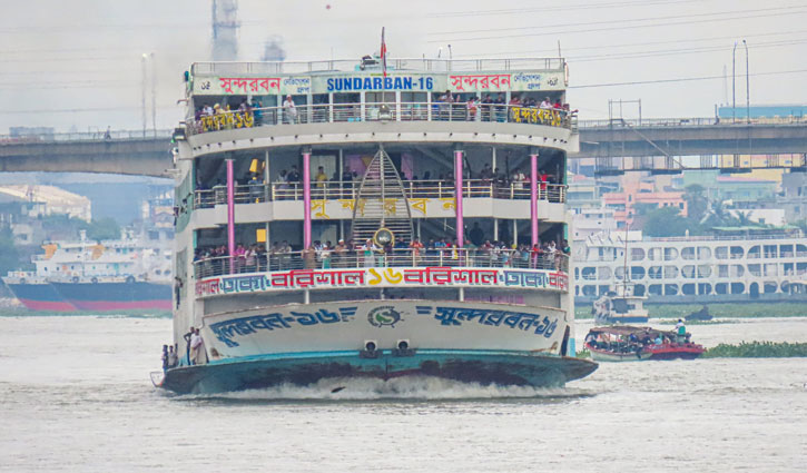 Cracks form on Sundarban-16 launch in the Meghna