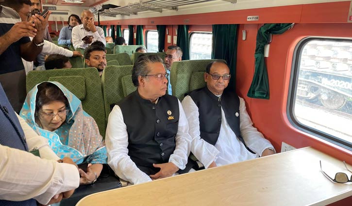 First train takes to Padma Bridge