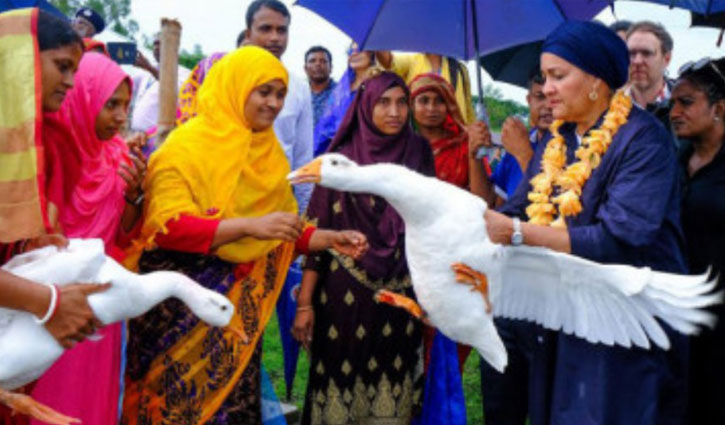 জলবায়ু পরিবর্তনবিষয়ক প্রকল্প পরিদর্শন করলেন আমিনা জে মোহাম্মদ