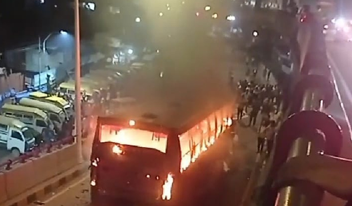 Bus set on fire in capital’s Gulistan