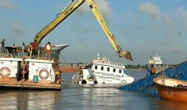 Removal of coal from sunken lighter vessel starts