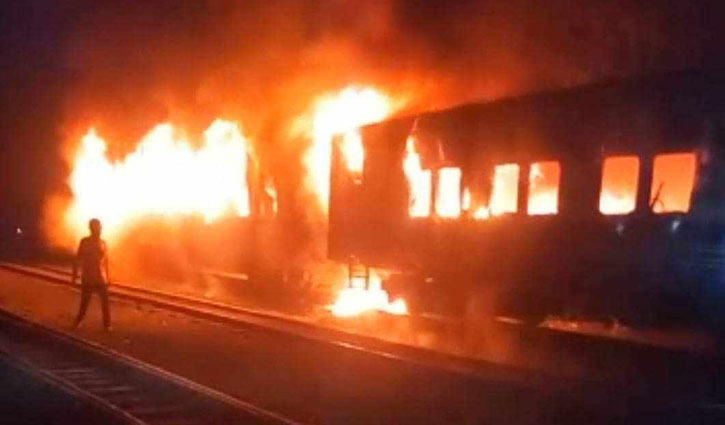 3 coaches of Jamuna Express train catch fire