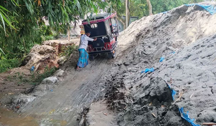 নির্মাণের তিন মাস না যেতে দেবে গেছে পাকা সড়ক