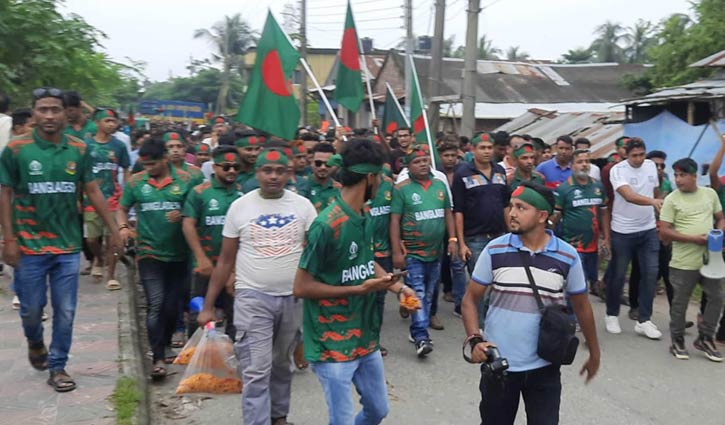 টাইগারদের শুভেচ্ছা জানিয়ে বাগেরহাটে বর্ণাঢ্য শোভাযাত্রা