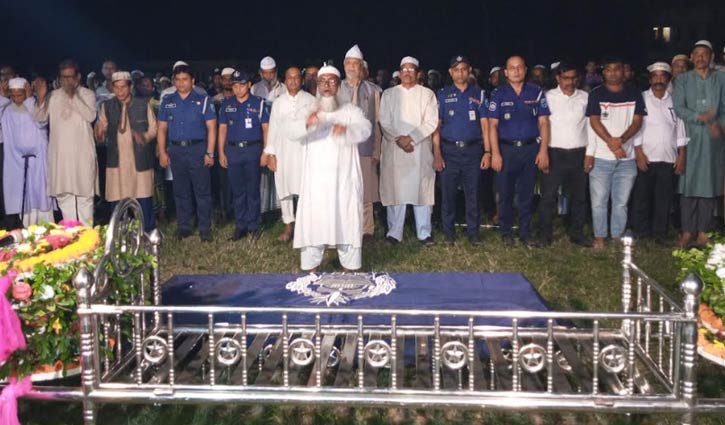 রাষ্ট্রীয় মর্যাদায় মানিকগঞ্জে সমাহিত হলেন পুলিশ সদস্য পারভেজ