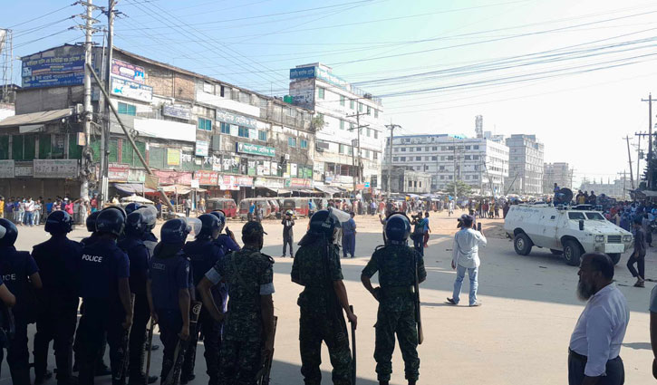 Agitating workers stage demo in Gazipur