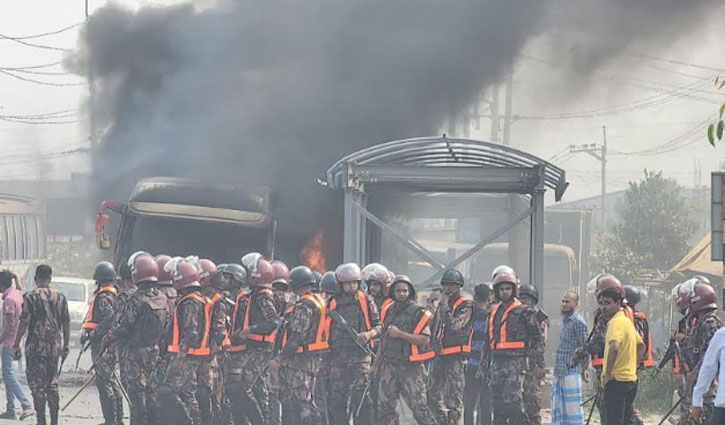 Workers stage demo again in Gazipur, 2 buses set on fire