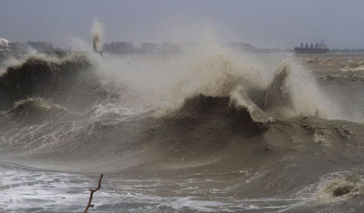 5 feet tidal surge, landslides feared