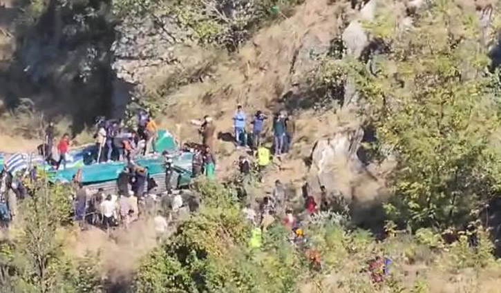 36 killed as bus plunges into gorge in Kashmir