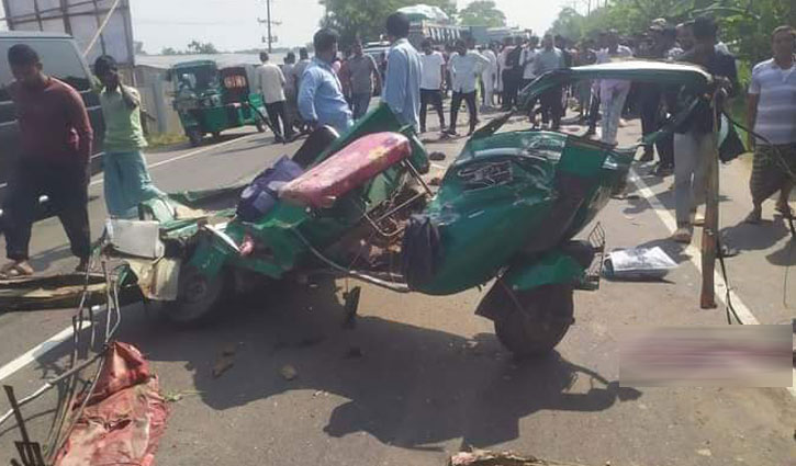 7 killed in bus-auto rickshaw collision in Chattogram