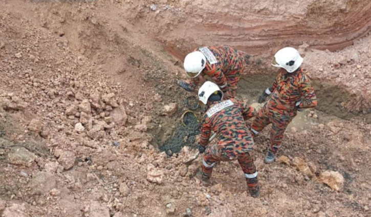 Three Bangladeshi workers killed in Malaysia mud collapse