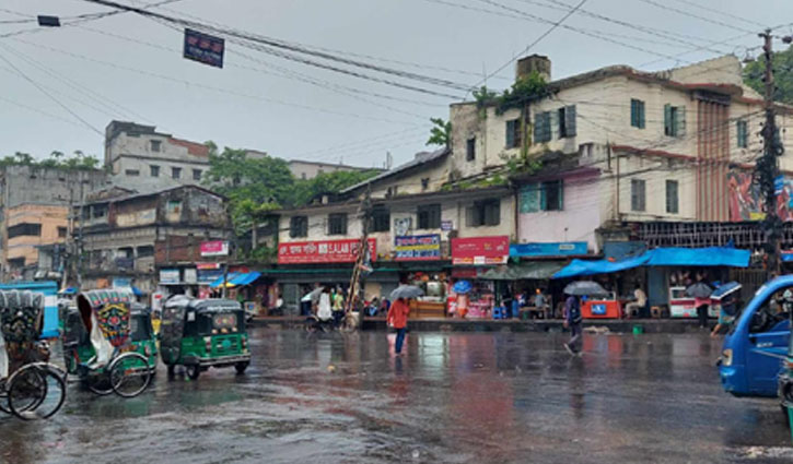 রেমালের প্রভাব: চট্টগ্রামে গুঁড়ি গুঁড়ি বৃষ্টি, দমকা হাওয়া