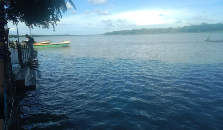 ঝালকাঠিতে বেড়েছে জোয়ারের পানি