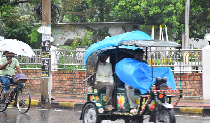 ঘূর্ণিঝড় রেমালের প্রভাবে রাজশাহীতে ঝড়-বৃষ্টি