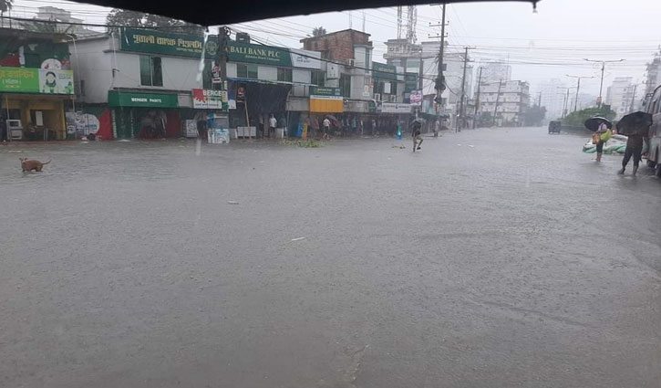 চট্টগ্রামে প্রবল বর্ষণে জলাবদ্ধতা