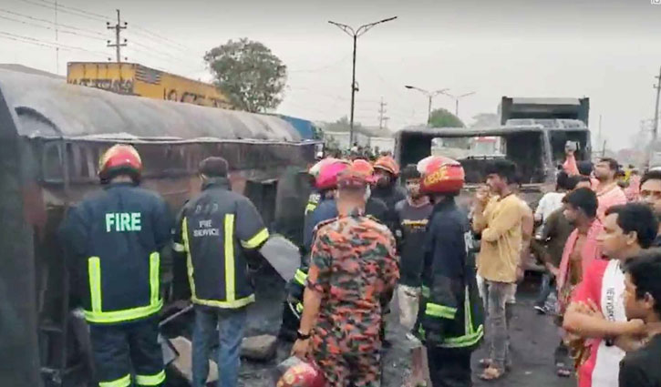 Two killed, 7 burnt as lorry overturns in Savar