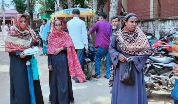 পেনশন স্কিমে নিবন্ধন না করলে আশ্রয়ণের ঘর বাতিলের হুমকি