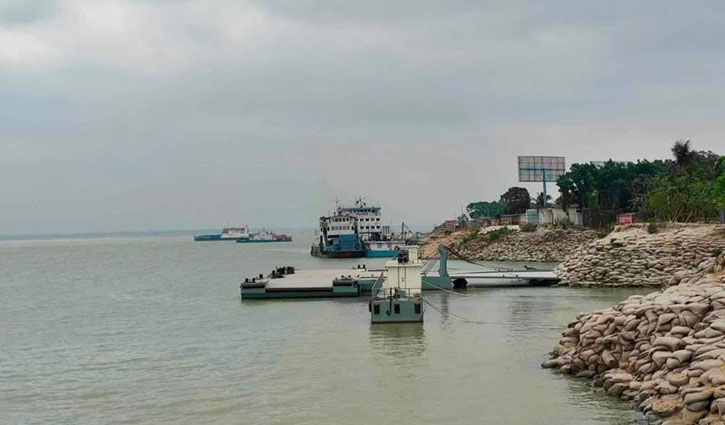 ঘূর্ণিঝড় রেমাল: দৌলতদিয়া-পাটুরিয়া নৌরুটে ফেরি চলাচল বন্ধ