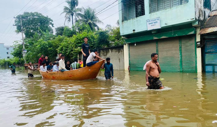 ফেনীতে বন্যায় শতাধিক গ্রাম প্লাবিত, তীব্র স্রোতে ব্যাহত উদ্ধারকাজ