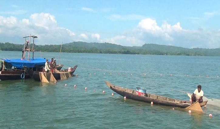 কাপ্তাই হ্রদে মাছ শিকার শুরু হচ্ছে 