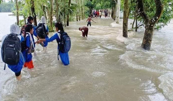 নোয়াখালীতে টানা ভারি বর্ষণ, লাখ লাখ মানুষ পানিবন্দি  