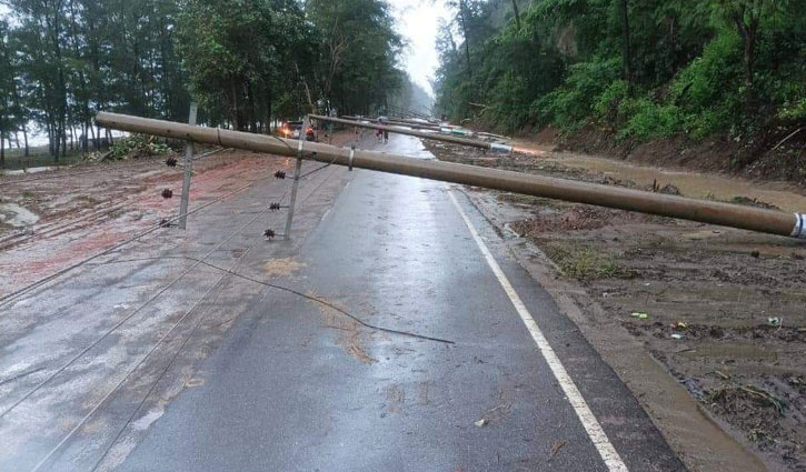 কক্সবাজারে ভারী বর্ষণে ফের পাহাড় ধসে ১ জনের মৃত্যু 