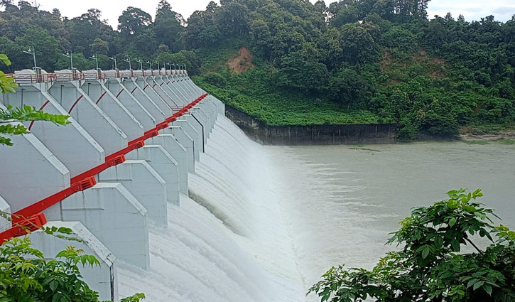 কাপ্তাই বাঁধ দিয়ে ছাড়া হচ্ছে ৭৯ হাজার কিউসেক পানি 