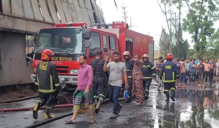 রূপগঞ্জে গাজী টায়ার কারখানার আগুন নিয়ন্ত্রণে