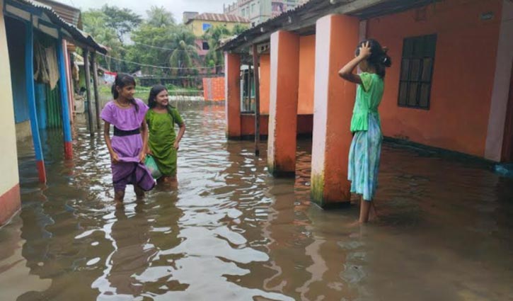 বন্যায় সংকটে নোয়াখালীর হরিজন সম্প্রদায়