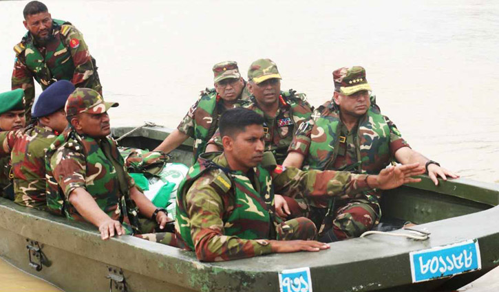 ফেনীর বন্যাকবলিত এলাকা পরিদর্শন করলেন সেনাপ্রধান