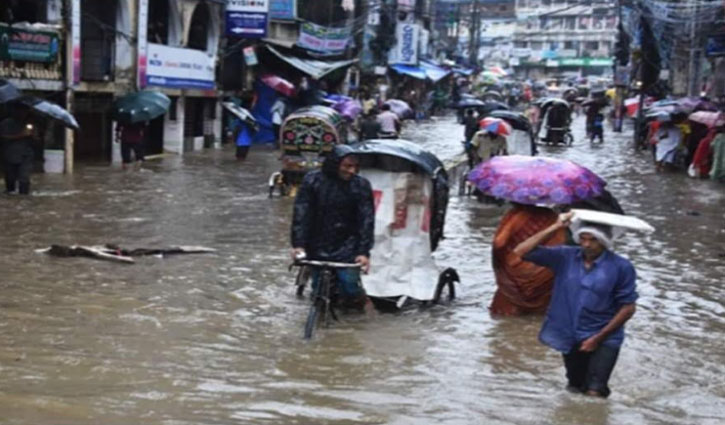 চট্টগ্রামে টানা বর্ষণে পাহাড় ধসের শঙ্কা, প্রশাসনের সতর্কতা