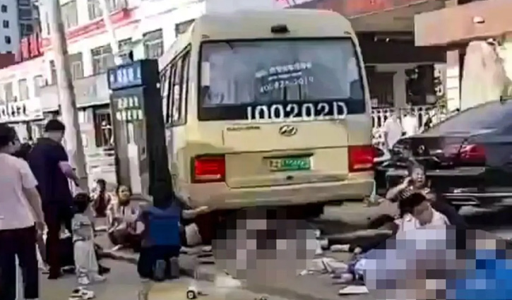 5 students among 11 killed in school bus crash in China