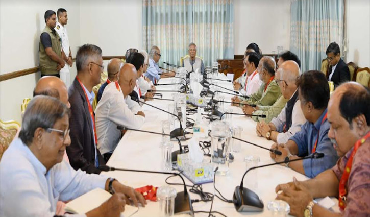 Chief Adviser holds meeting with editors